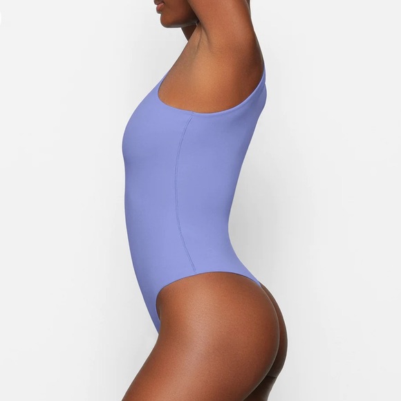 COPY - Skims fits everybody high neck bodysuit. Color no longer available on Sk… - Picture 4 of 4